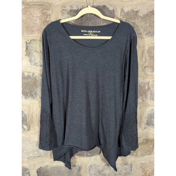 Bit & Bridle Shirt Woman's Medium Gray Asymmetrical Hem Lace Detail Minimalist‎ - Picture 1 of 12
